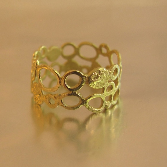 Gold ring. - Picture 2 of 8